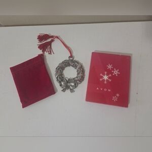 Avon 2005 Pewter Wreath Christmas Ornament.